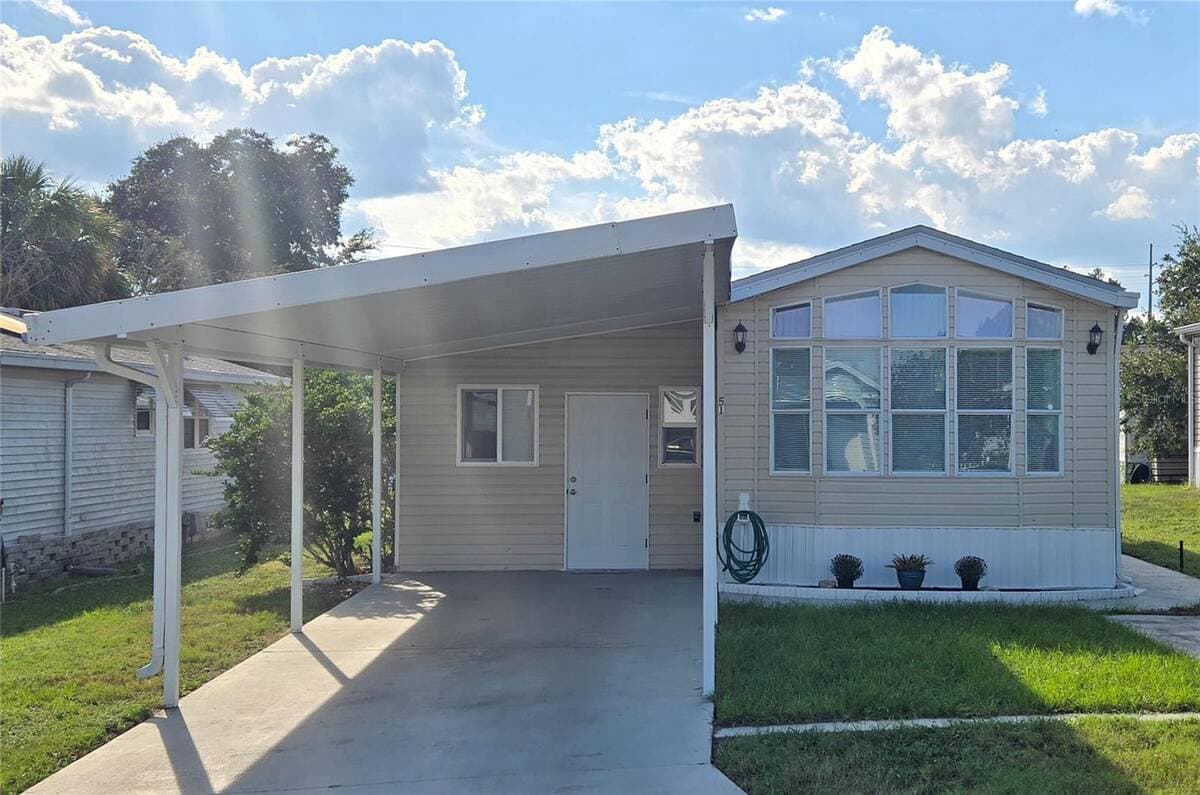 Manufactured home in Davenport, FL 33897